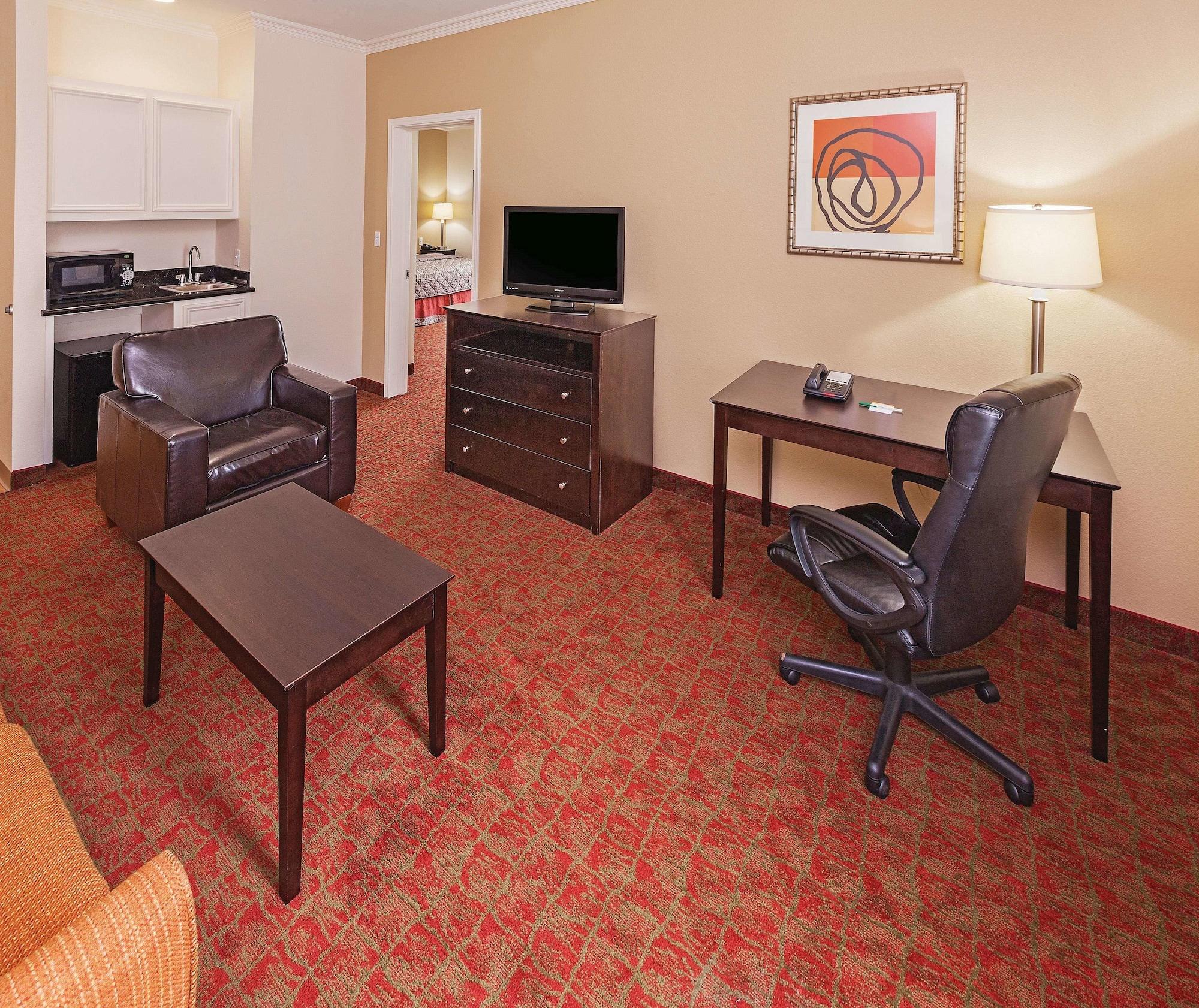 La Quinta By Wyndham Columbus Tx Hotel Exterior photo