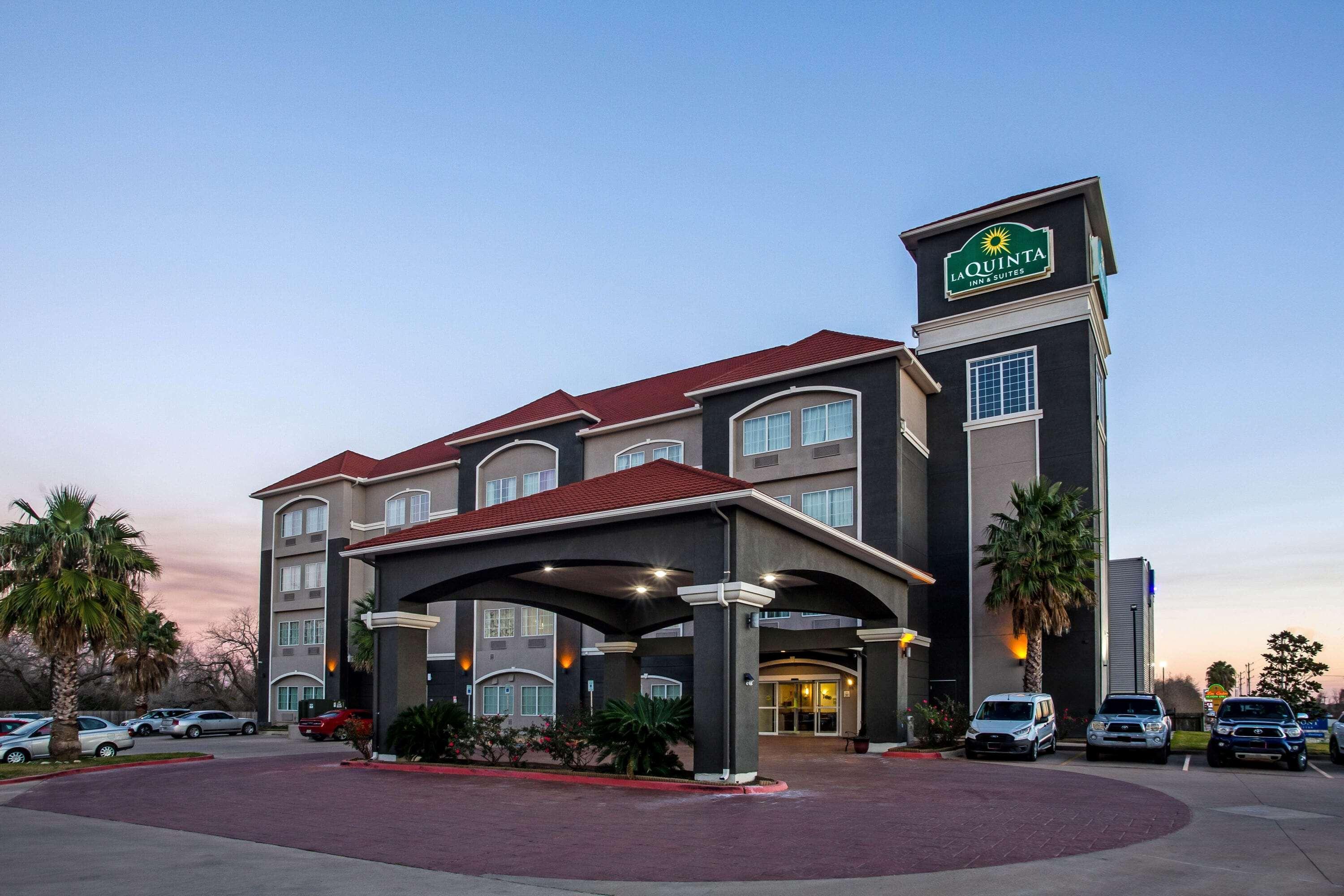 La Quinta By Wyndham Columbus Tx Hotel Exterior photo