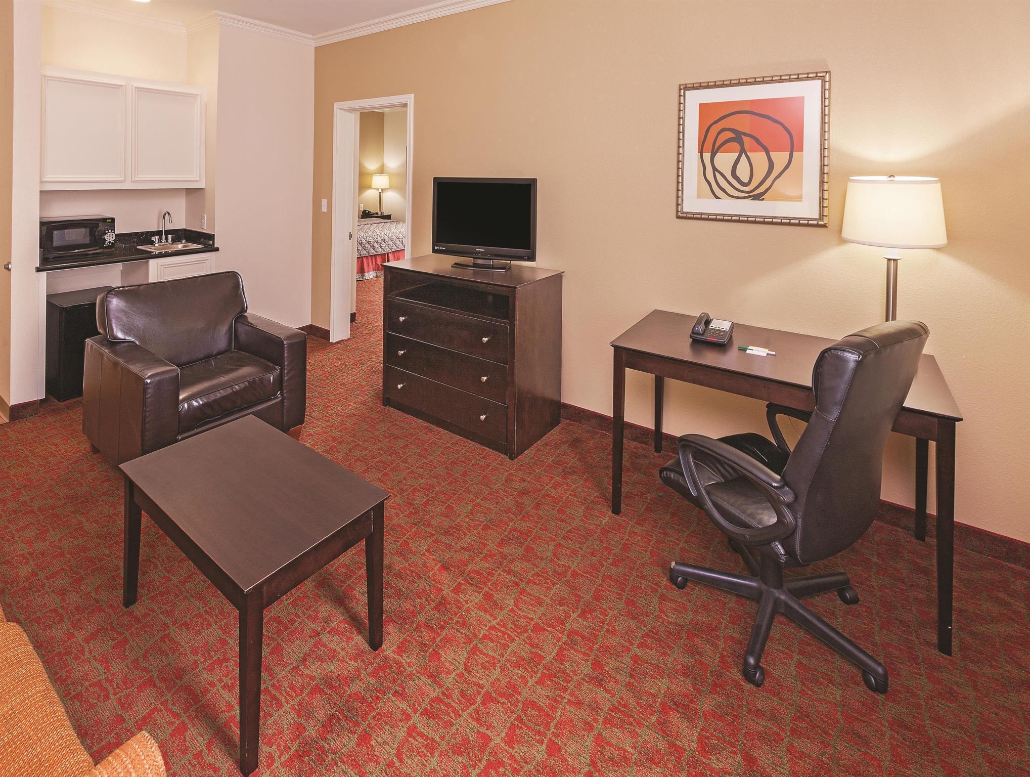 La Quinta By Wyndham Columbus Tx Hotel Exterior photo